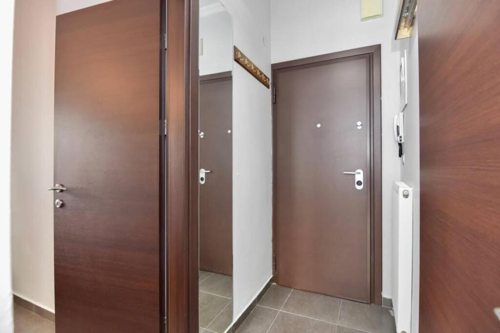 Modern Apartment In The Heart Of The City 라리사 외부 사진