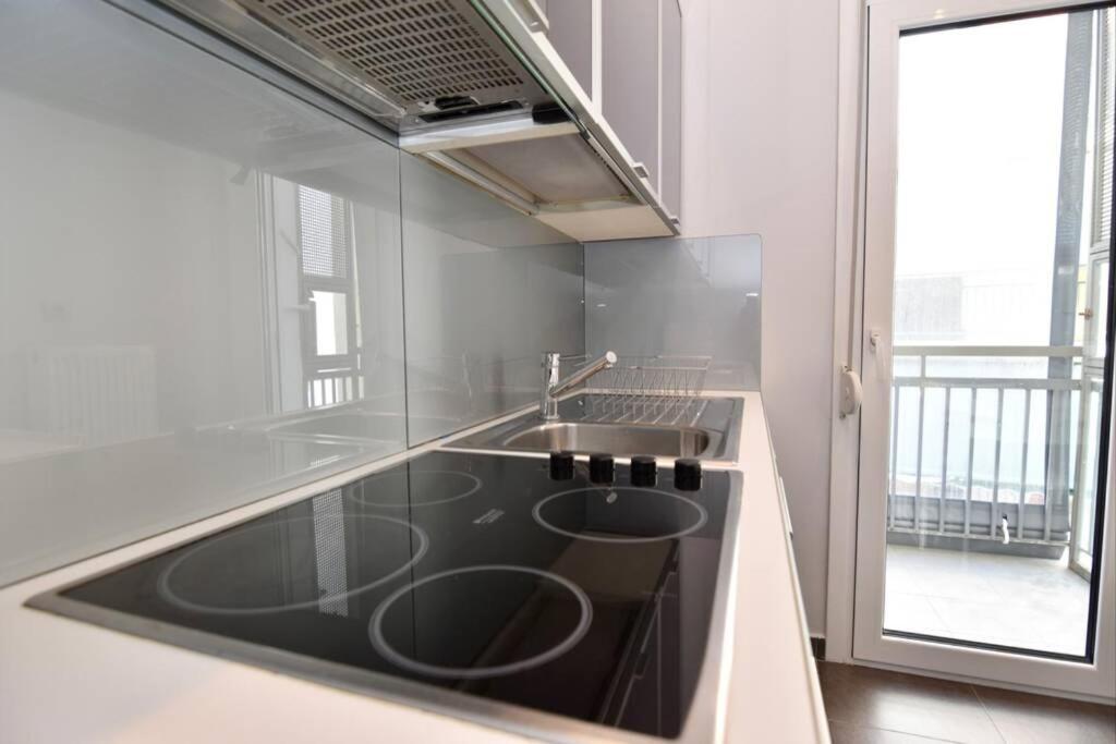 Modern Apartment In The Heart Of The City 라리사 외부 사진