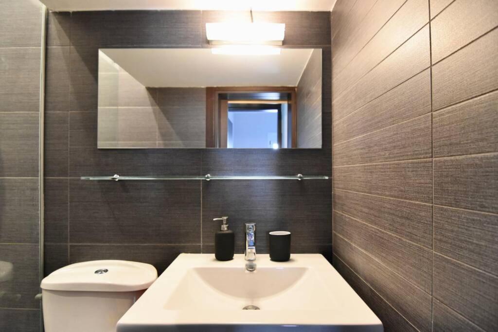 Modern Apartment In The Heart Of The City 라리사 외부 사진